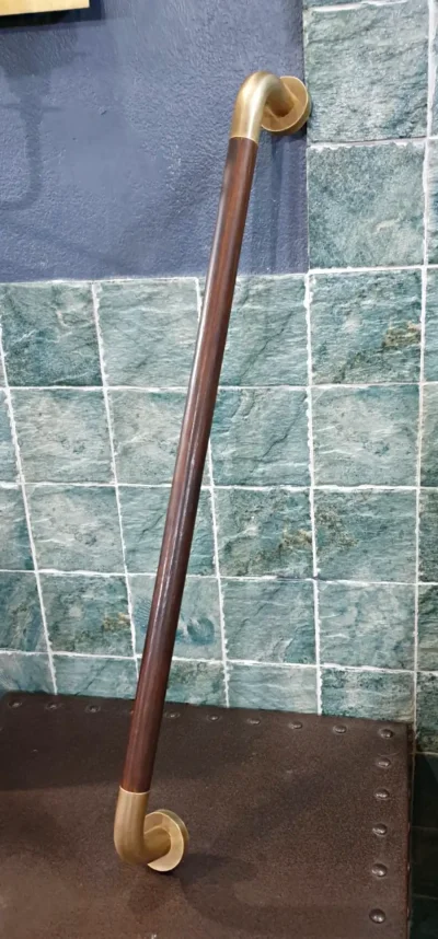 มือจับประตูทองเหลือง ด้ามไม้สัก