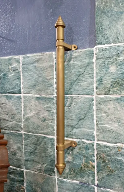 มือจับประตูทองเหลือง