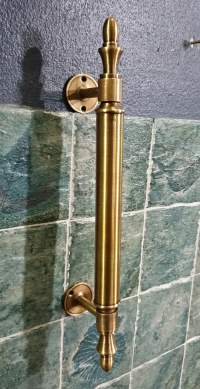 มือจับประตูทองเหลือง