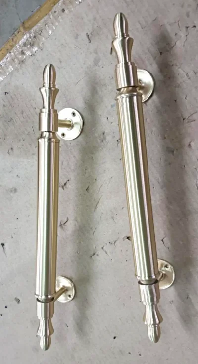 มือจับประตูทองเหลือง