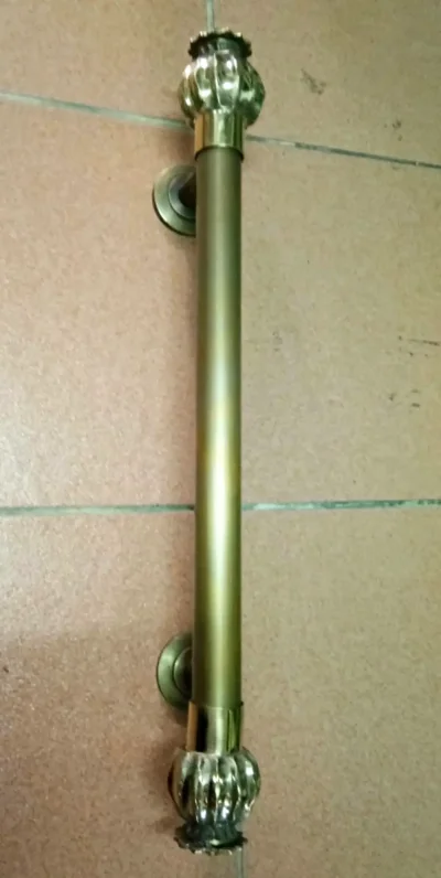 มือจับประตูทองเหลือง