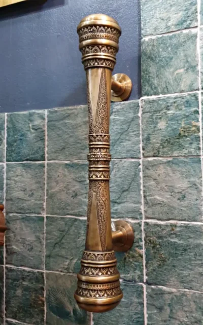 มือจับประตูทองเหลือง