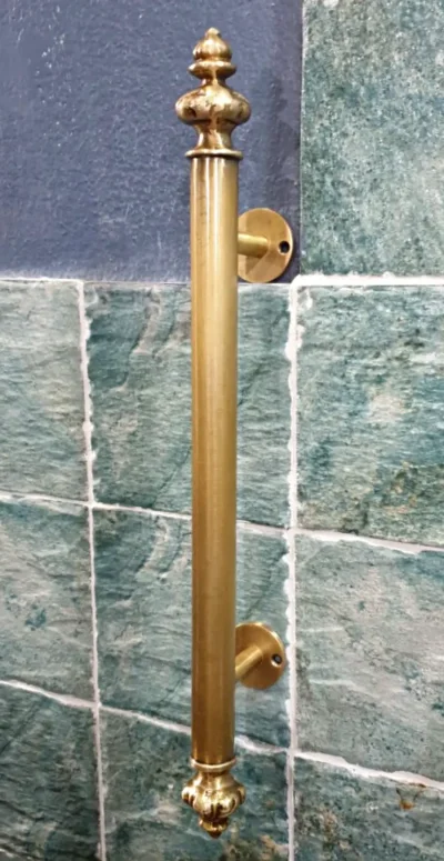 มือจับประตูทองเหลือง