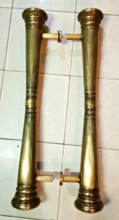 มือจับประตูทองเหลือง