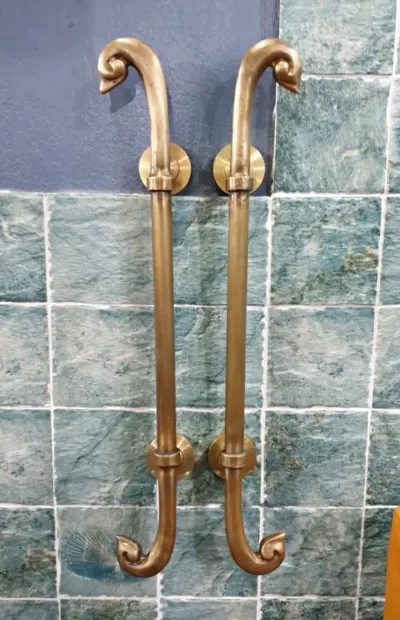 มือจับประตูทองเหลือง