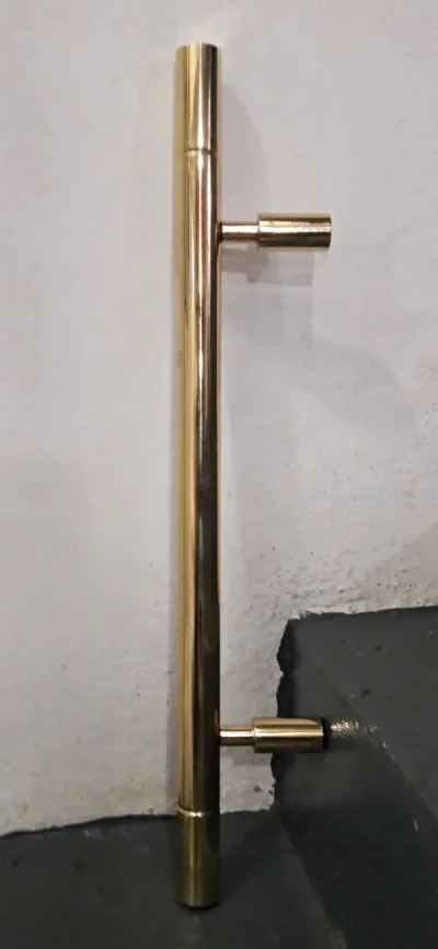 มือจับประตูทองเหลือง