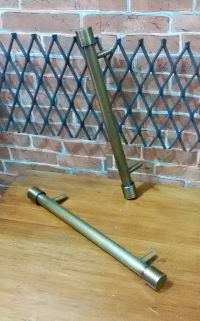 มือจับประตูทองเหลือง