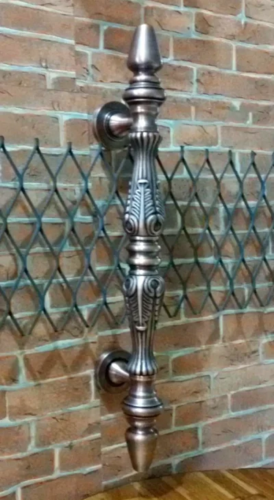 มือจับประตูทองเหลือง