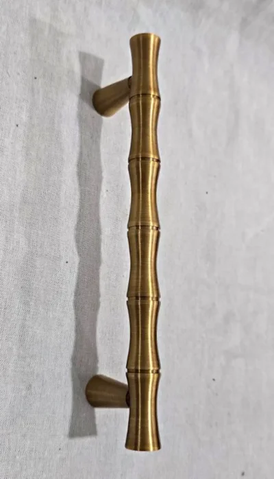 มือจับประตูทองเหลือง