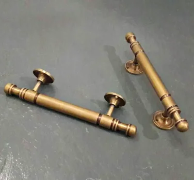 มือจับประตูทองเหลือง