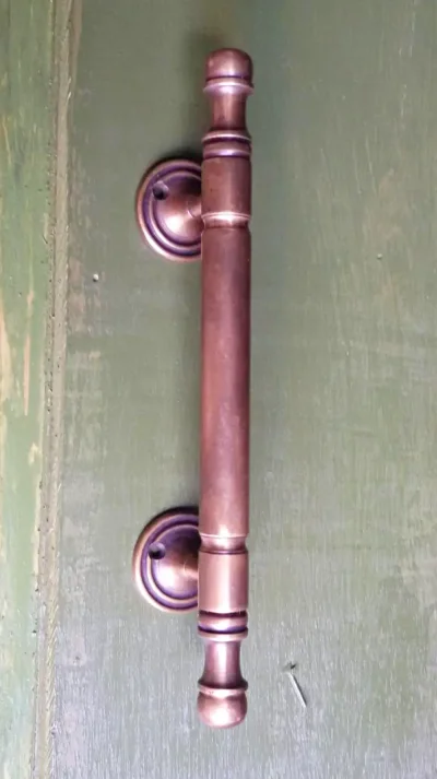 มือจับประตูทองเหลือง