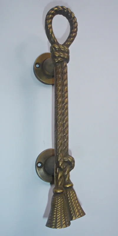 มือจับประตูทองเหลือง