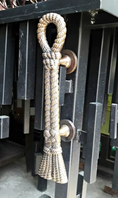 มือจับประตูทองเหลือง