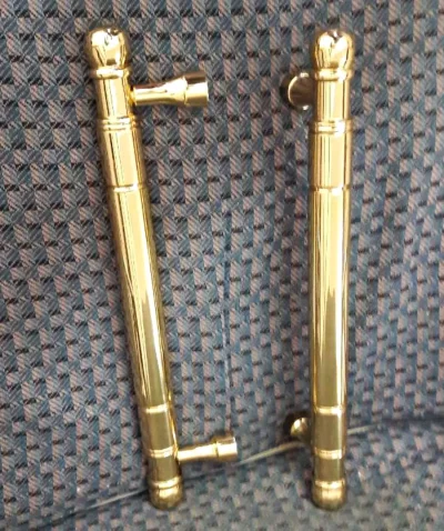 มือจับประตูทองเหลือง