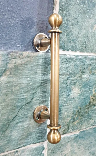 มือจับประตูทองเหลือง