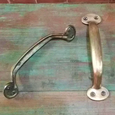 มือจับประตูทองเหลือง