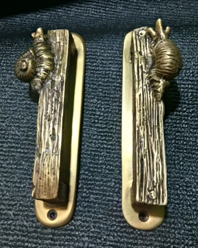 มือจับประตูทองเหลือง