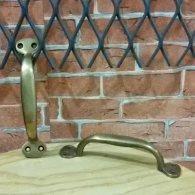 มือจับประตูทองเหลือง