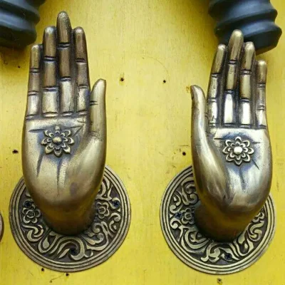 มือจับประตูทองเหลือง