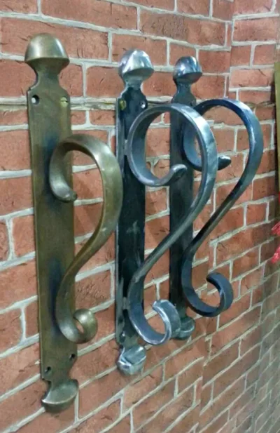 มือจับประตูเหล็ก