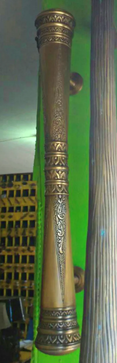 มือจับประตูทองเหลือง