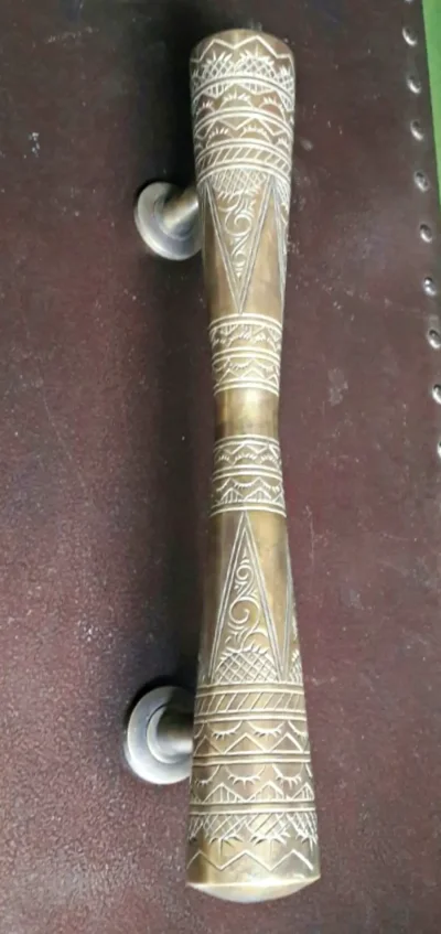 มือจับประตูทองเหลือง