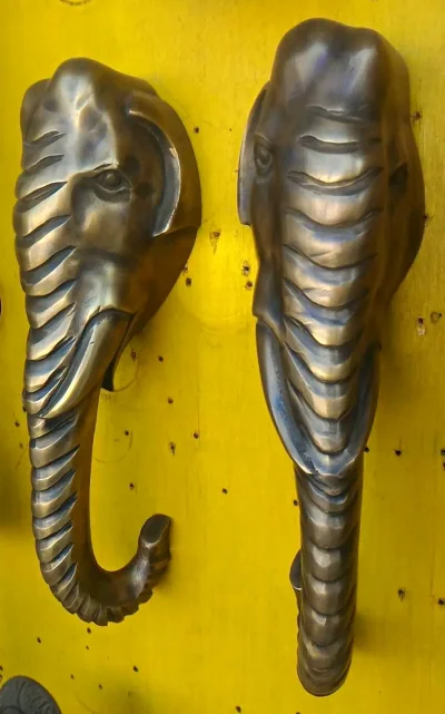 มือจับประตูทองเหลือง