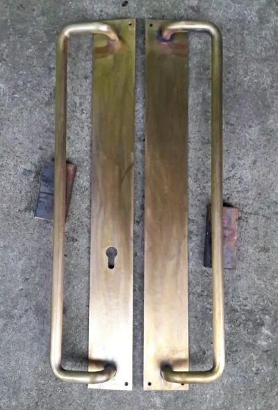 มือจับประตูทองเหลือง