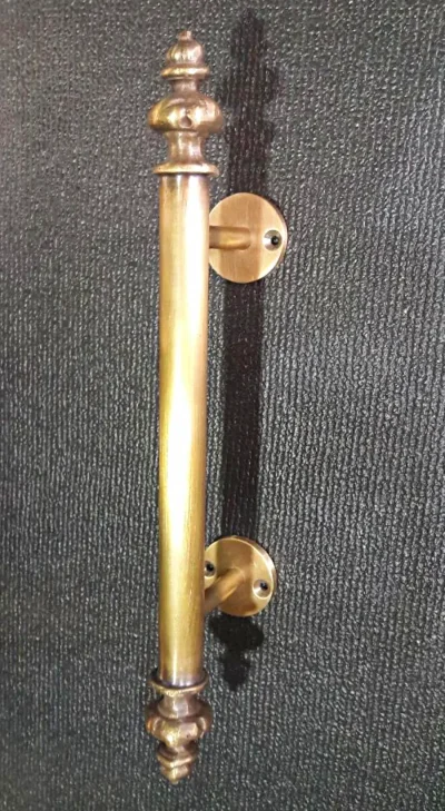 มือจับประตูทองเหลือง