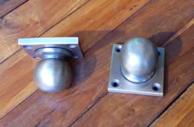 มือจับประตูทองเหลือง