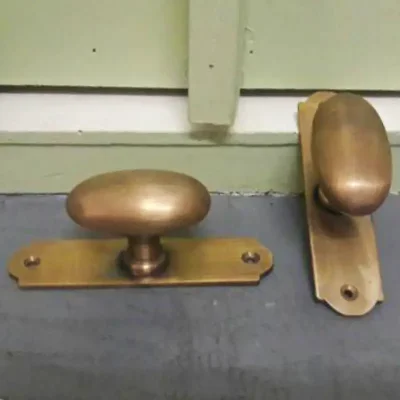 มือจับประตูทองเหลือง