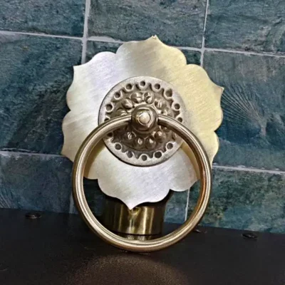 มือจับทองเหลืองแบบมีห่วง