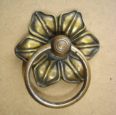 มือจับประตูทองเหลืองแบบมีห่วง