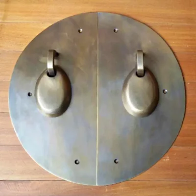 มือจับประตูทองเหลือง