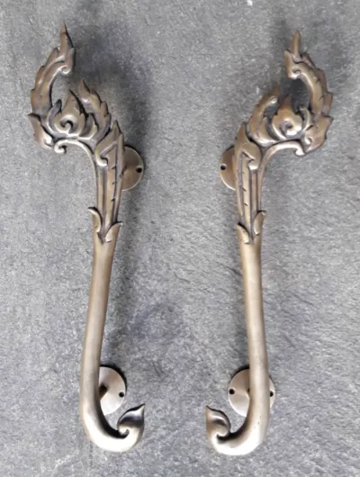 มือจับประตูทองเหลือง