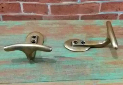 ขอแขวนทองเหลือง U.042