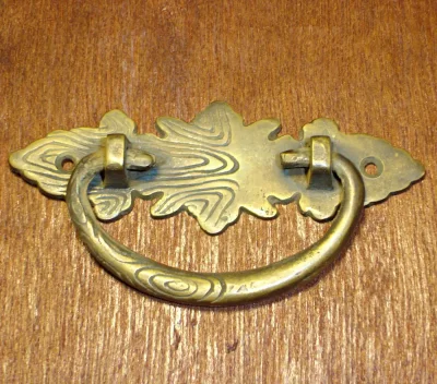 มือจับทองเหลืองแบบมีห่วง