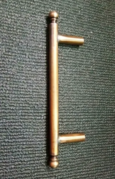 มือจับประตูทองเหลือง