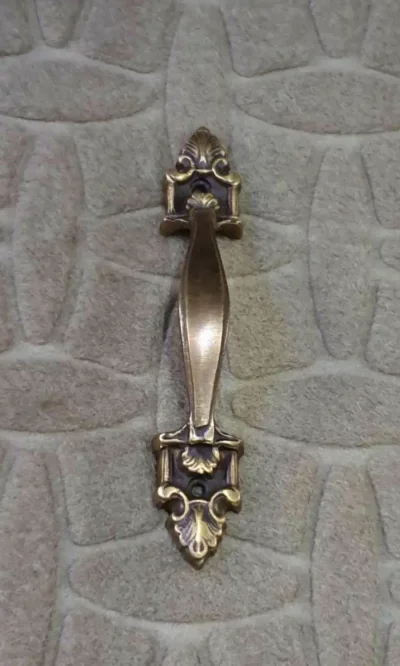 มือจับประตูทองเหลือง