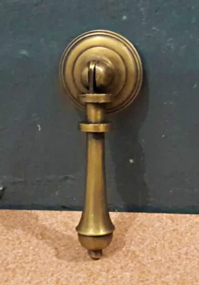 มือดึงบานตู้ทองเหลืองแบบห้อย