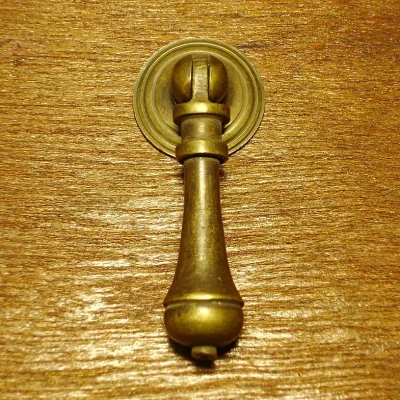 มือดึงบานตู้ทองเหลืองแบบห้อย