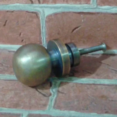 ปุ่มจับบานตู้ทองเหลือง