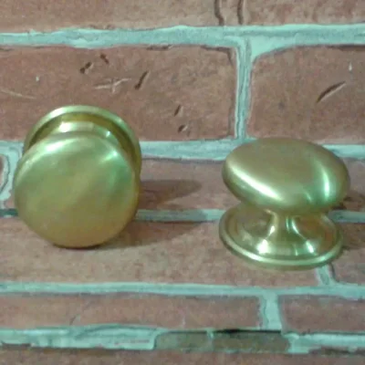 ปุ่มจับบานตู้ทองเหลือง