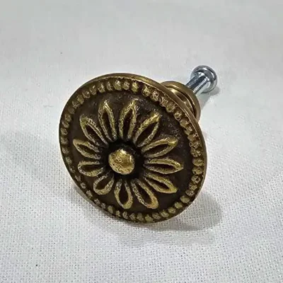 ปุ่มจับบานตู้ทองเหลือง