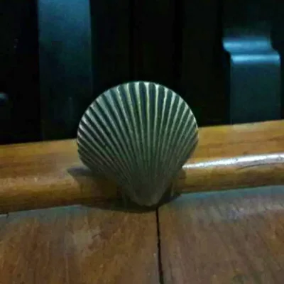 ปุ่มจับบานตู้ทองเหลือง N-122