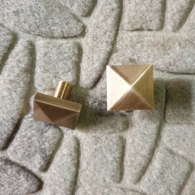 ปุ่มจับบานตู้ทองเหลือง