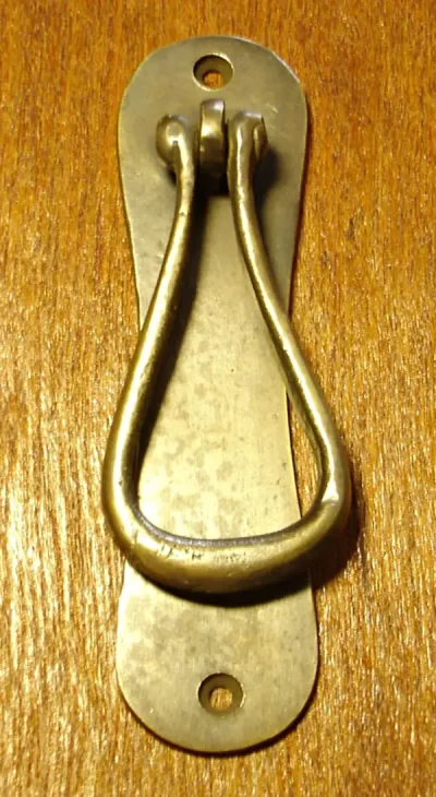 มือดึงบานตู้ทองเหลืองแบบห้อย