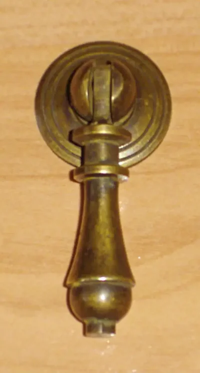 มือดึงบานตู้ทองเหลืองแบบห้อย