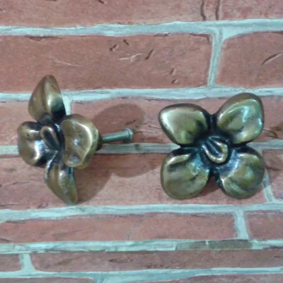 ปุ่มจับบานตู้ทองเหลือง