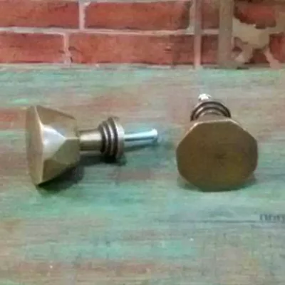 ปุ่มจับบานตู้ทองเหลือง